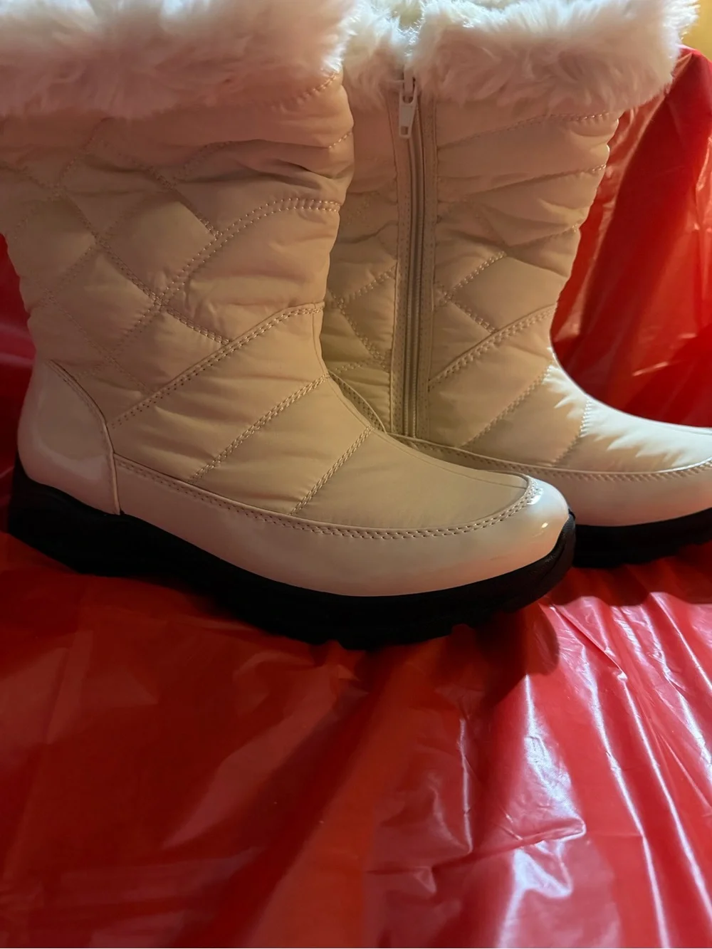 Easy Dry by Easy Street Women's White Cuddle Waterproof Boots Shoes size 9.5